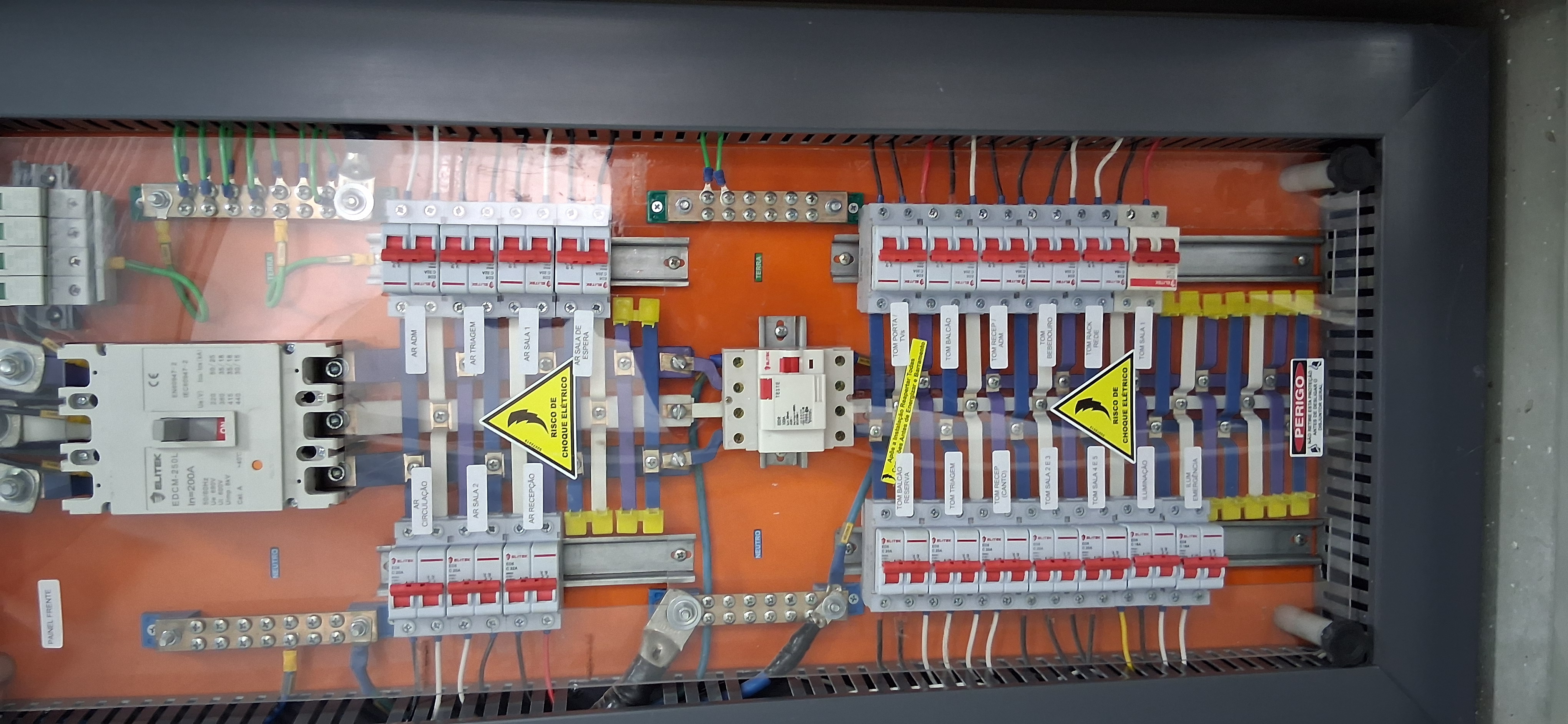 Execução de instalação elétrica residencial